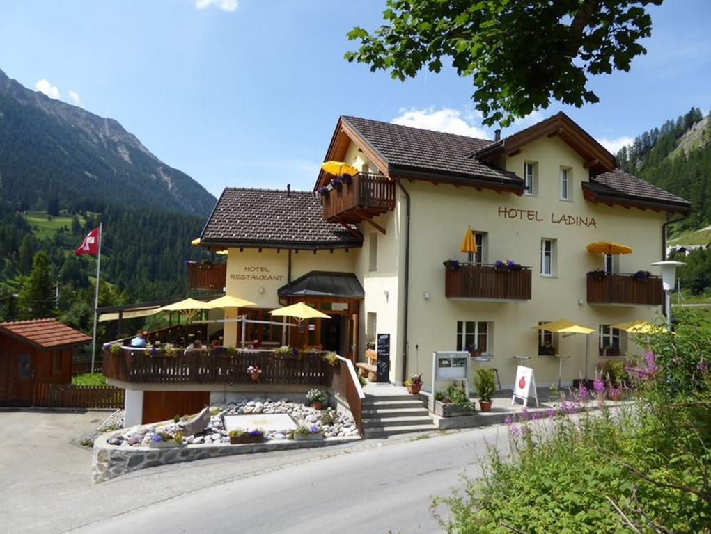 Hotel Ladina Bergün Buitenkant foto