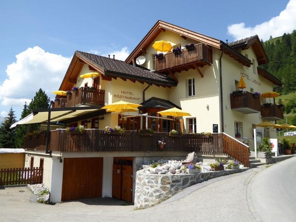 Hotel Ladina Bergün Buitenkant foto