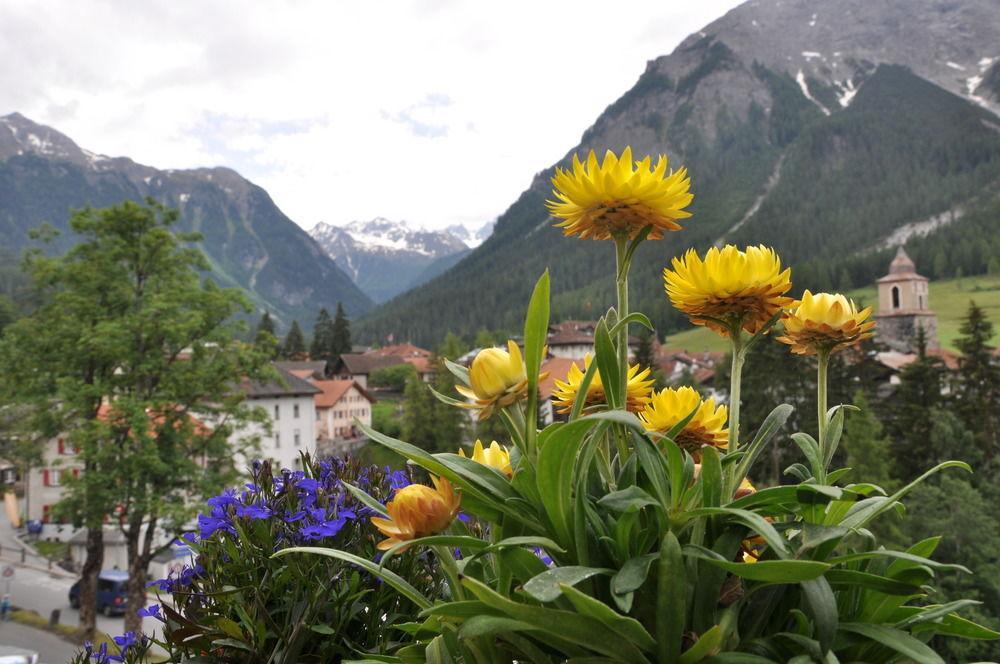 Hotel Ladina Bergün Buitenkant foto