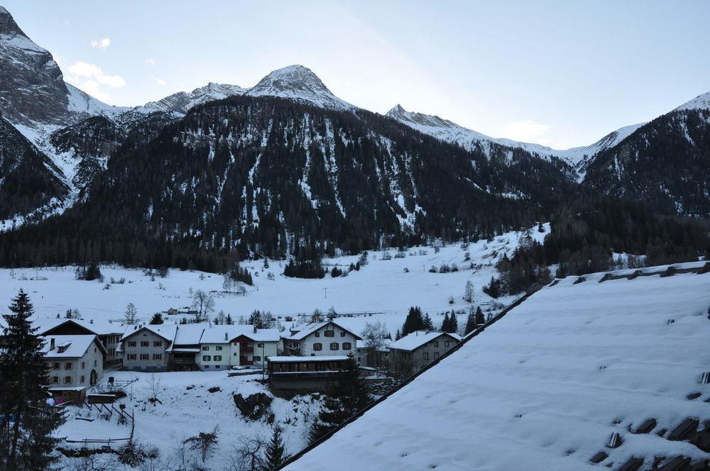 Hotel Ladina Bergün Buitenkant foto