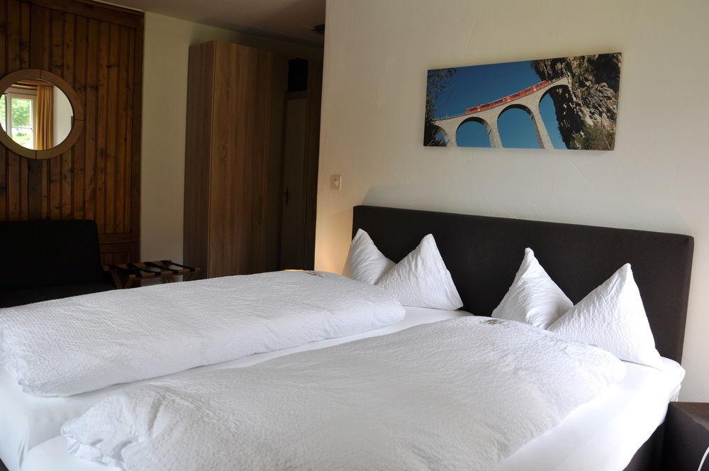 Hotel Ladina Bergün Buitenkant foto